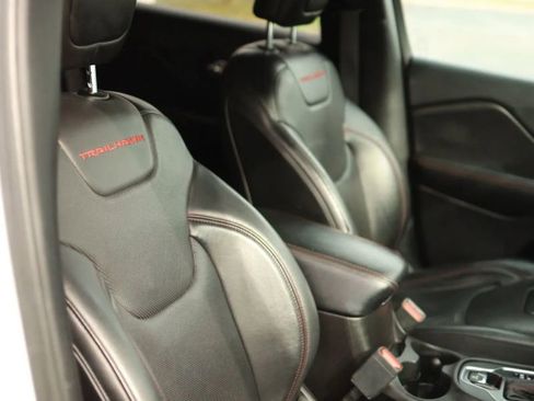 Used 2019 Jeep Cherokee Trailhawk image 44