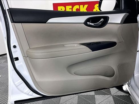 Used 2016 Nissan Sentra S image 18