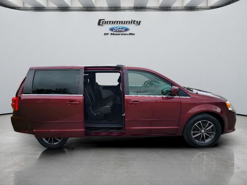 Used 2017 Dodge Grand Caravan SXT FWD image 30