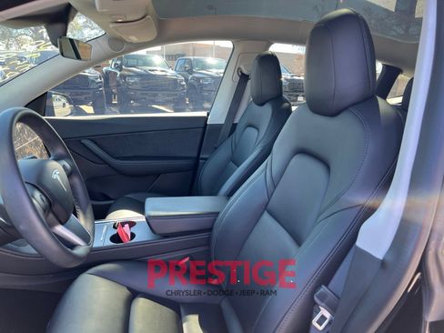 Used 2022 Tesla Model Y Long Range AWD/4WD image 29