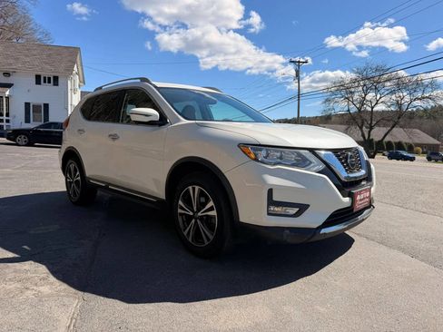 Used 2018 Nissan Rogue SL w/ Premium Package image 3