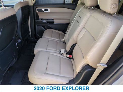 Used 2020 Ford Explorer XLT w/ Equipment Group 202A AWD/4WD image 22