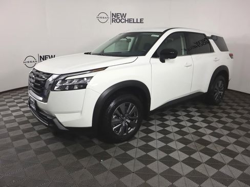 Certified 2025 Nissan Pathfinder S image 4