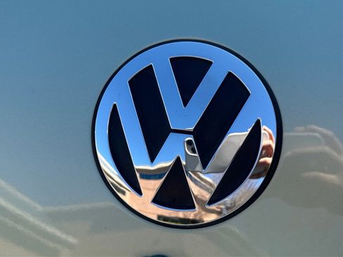 Used 2009 Volkswagen Beetle S image 37