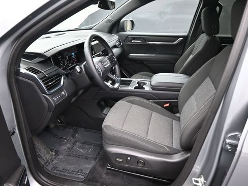 Used 2025 GMC Acadia Elevation image 9