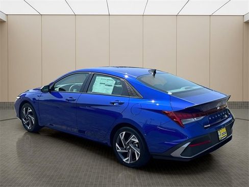 New 2025 Hyundai Elantra SEL image 4