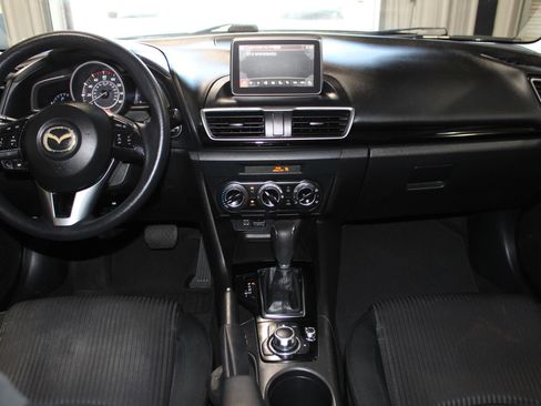Used 2016 MAZDA MAZDA3 i Sport w/ Preferred Equipment Package FWD image 11