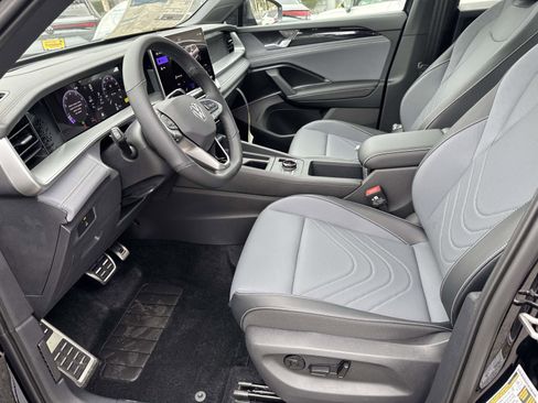 New 2026 Volkswagen Tiguan SE R-Line FWD image 14