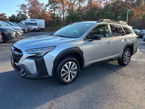 Used 2025 Subaru Outback Premium image 7
