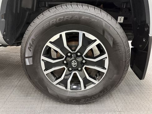 Used 2022 Toyota Tacoma TRD Sport AWD/4WD image 10
