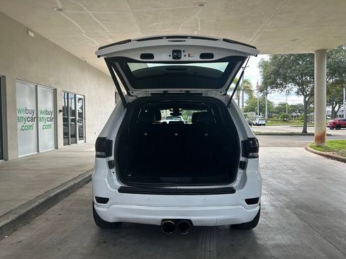 Used 2017 Jeep Grand Cherokee Altitude RWD image 32
