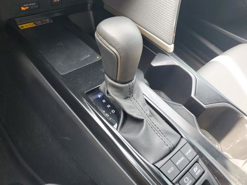 Used 2025 Toyota Camry SE image 23