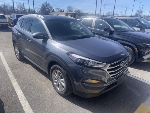 Used 2017 Hyundai Tucson SE image 2