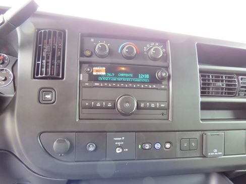 Used 2025 GMC Savana 3500 w/ Driver Convenience Package image 16