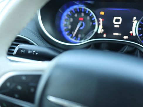Used 2019 Chrysler Pacifica Limited FWD image 20