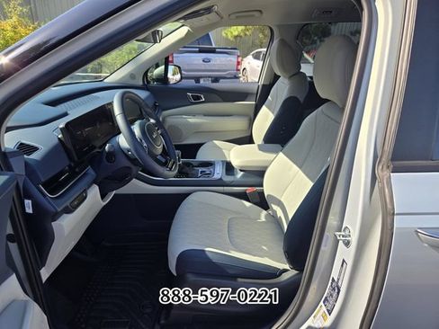 Used 2026 Kia Carnival EX FWD image 10