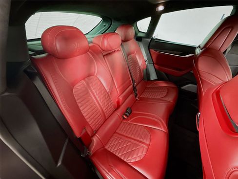 Used 2022 Maserati Levante Trofeo image 27