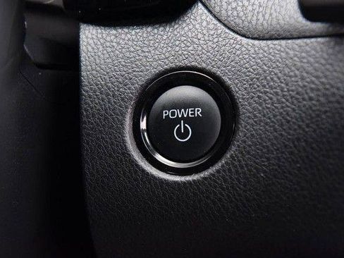 Used 2025 Toyota Camry SE image 17