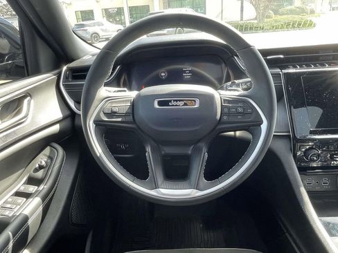 Used 2023 Jeep Grand Cherokee Altitude image 14