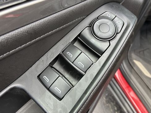 Used 2023 Chevrolet Traverse LT FWD image 26