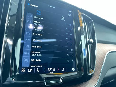 Used 2023 Volvo XC60 B5 Plus image 25