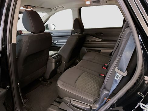 Used 2024 Nissan Pathfinder SV image 28