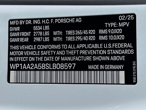 Certified 2025 Porsche Macan AWD/4WD image 35
