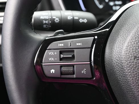 Used 2025 Honda Pilot EX-L image 11