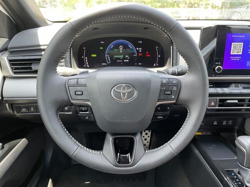 Used 2025 Toyota Camry SE w/ Convenience Package FWD image 19
