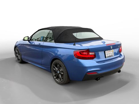 Used 2016 BMW M235i Convertible image 3