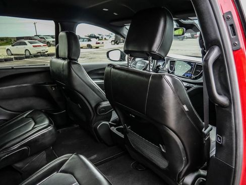 Used 2025 Chrysler Pacifica Select FWD image 20