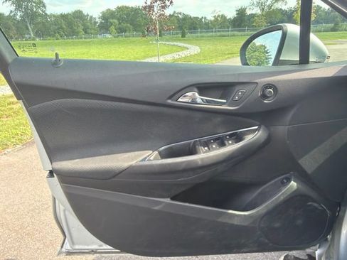 Used 2017 Chevrolet Cruze LT FWD image 17