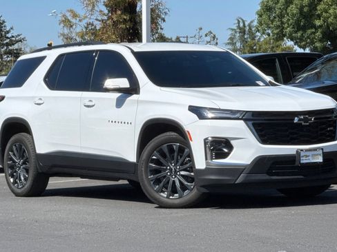 Used 2023 Chevrolet Traverse RS AWD/4WD image 2