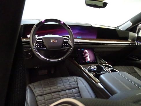 Used 2025 Cadillac Escalade ESV Sport Platinum AWD/4WD image 6