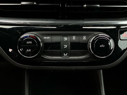 Used 2025 Buick Envista Sport Touring image 25