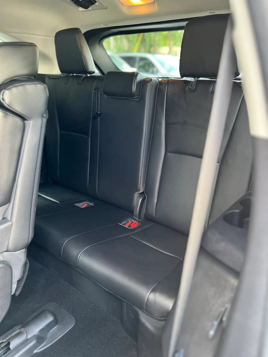Used 2022 Toyota Highlander XLE FWD image 13