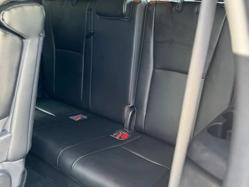 Used 2022 Toyota Highlander XLE FWD image 13