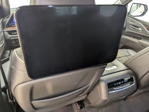 Certified 2022 Cadillac Escalade Sport Platinum w/ Heavy-Duty Trailer Package image 21