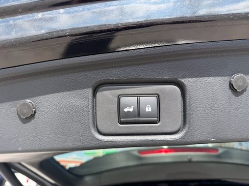 Used 2025 Nissan Pathfinder SL image 8