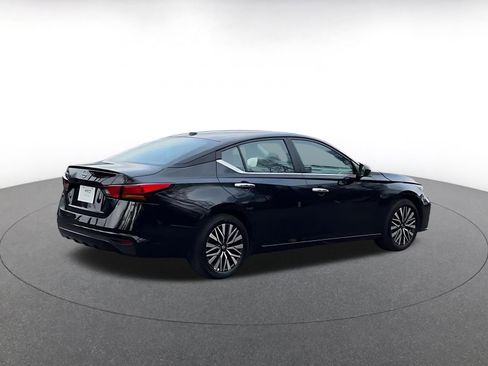 Used 2025 Nissan Altima 2.5 SV image 12