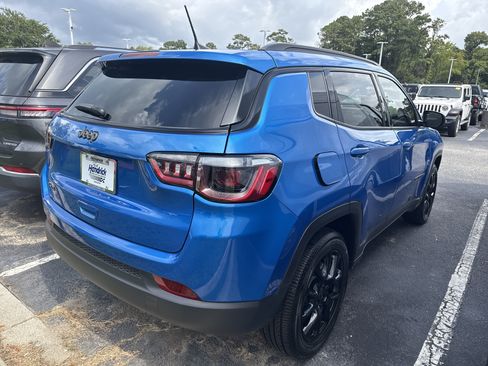 Used 2026 Jeep Compass Latitude AWD/4WD image 8