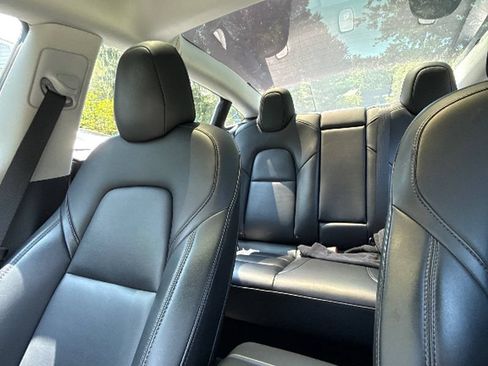 Used 2022 Tesla Model 3 RWD image 4