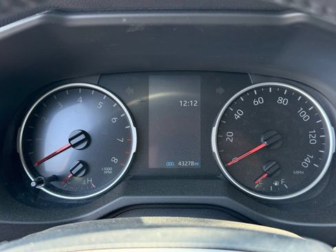 Used 2022 Toyota RAV4 XLE Premium FWD image 10