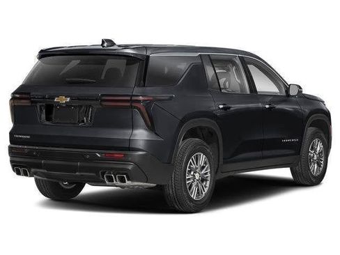 Used 2024 Chevrolet Traverse LS FWD image 2