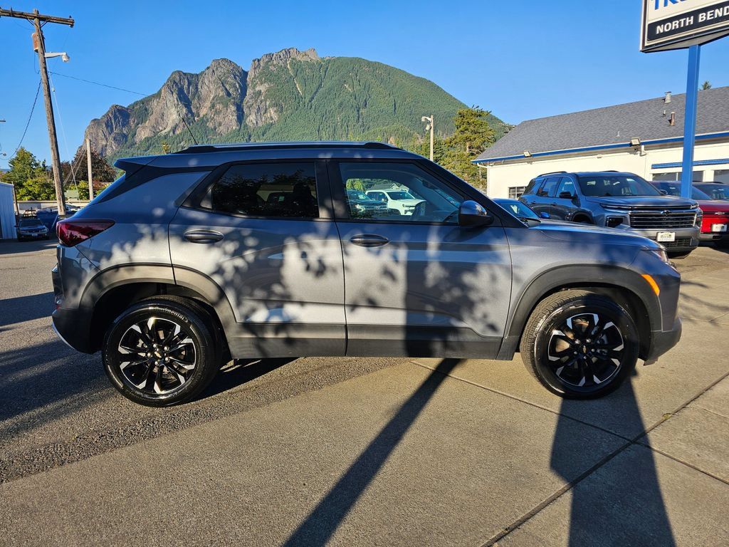 Used 2022 Chevrolet TrailBlazer LT w/ Convenience Package AWD/4WD image 4