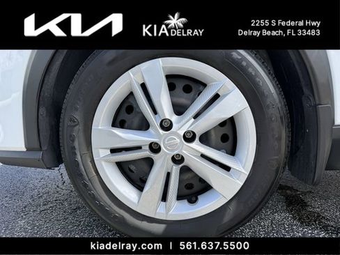 Used 2023 Nissan Kicks S image 31