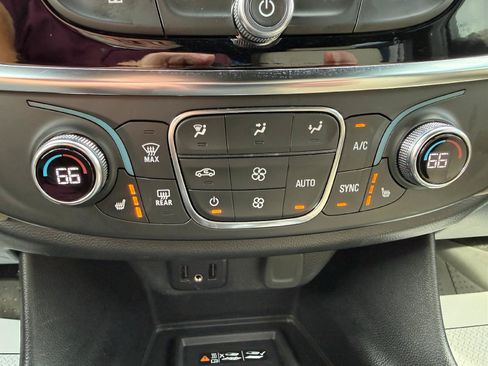 Used 2023 Chevrolet Traverse LT AWD/4WD image 22