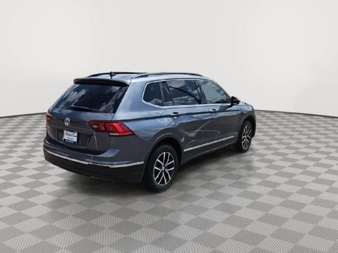Used 2021 Volkswagen Tiguan SE w/ Panoramic Sunroof Package FWD image 8