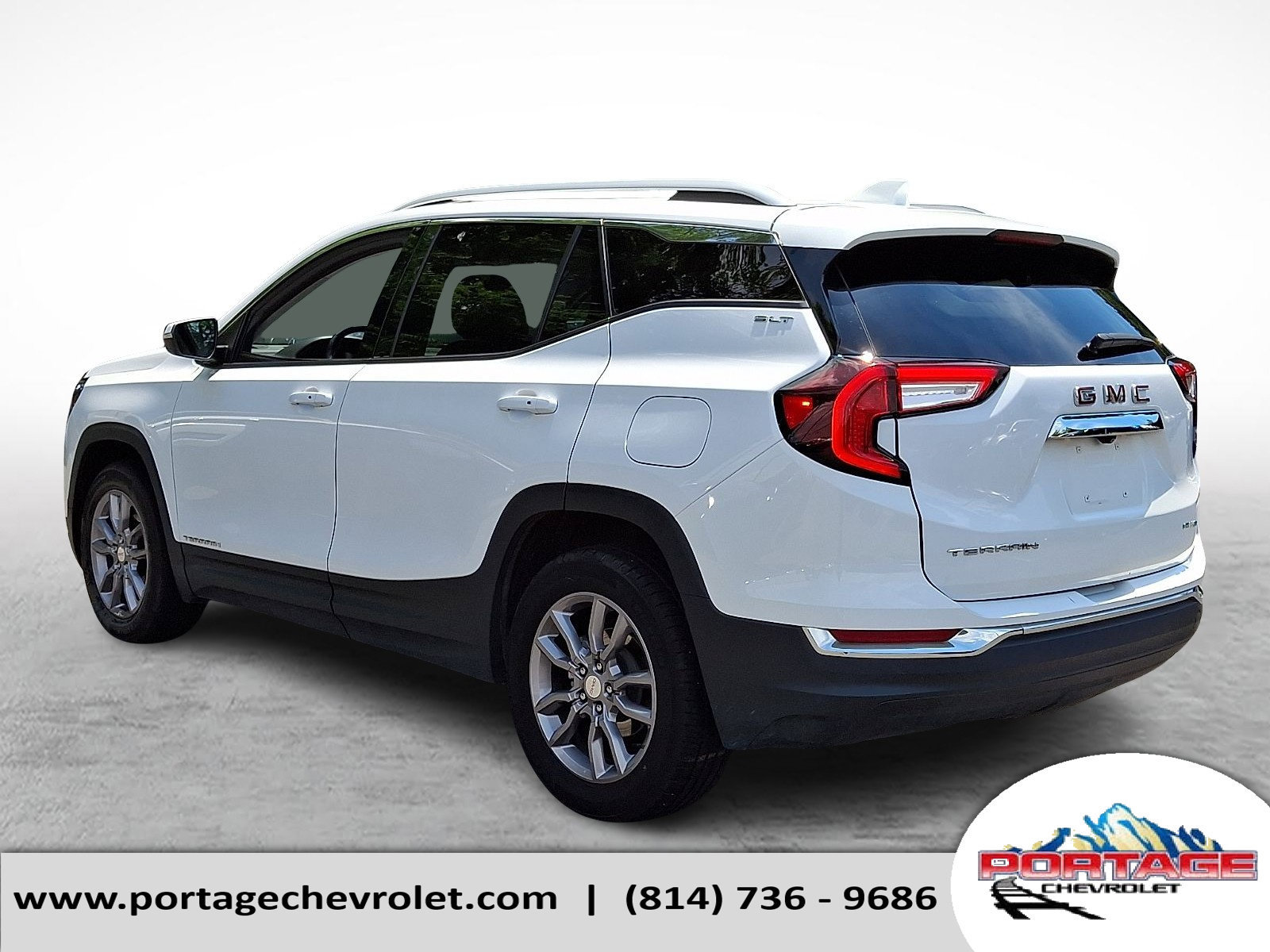 Used 2024 GMC Terrain SLT AWD/4WD image 4