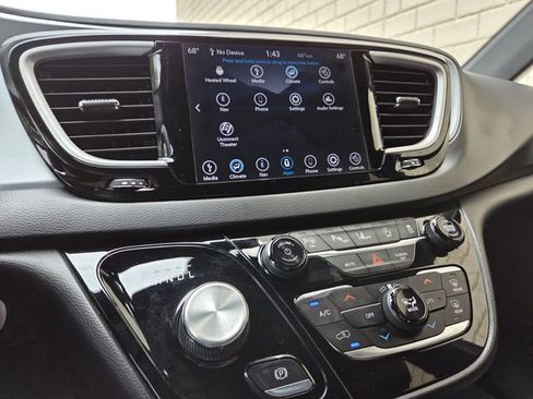 Used 2020 Chrysler Pacifica Touring-L Plus w/ Advanced Safetytec Group FWD image 47